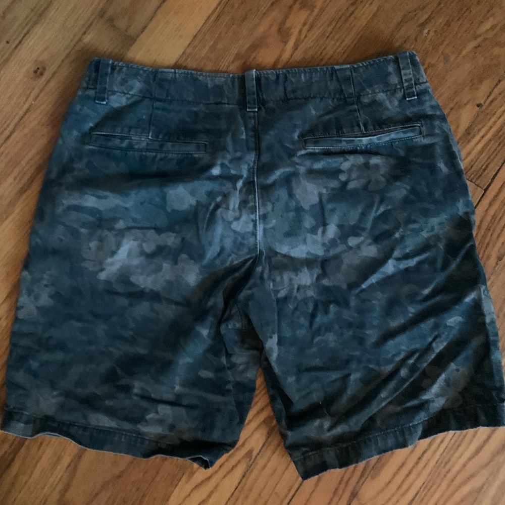 Gap Lived In Shorts in Camouflage, Size 32